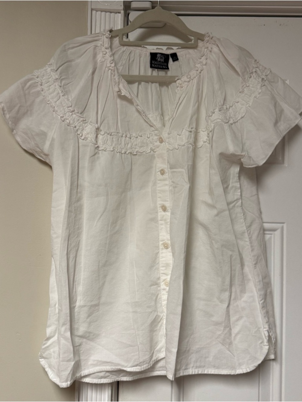 Madison Mathews White Short-Sleeve Button-Front Ruffle Blouse